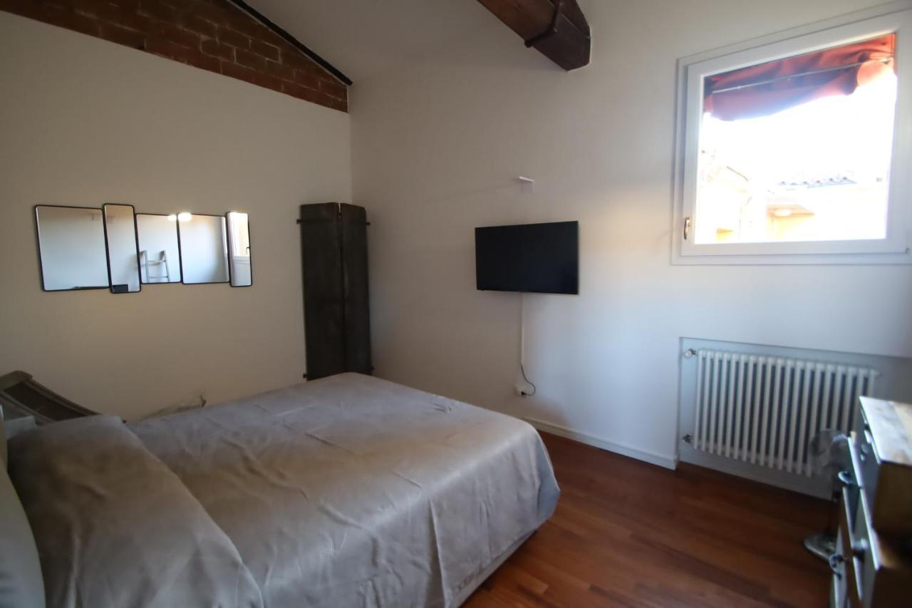 Charme Appartamento Immerso Tra Le Mura Bolognesi Extérieur photo