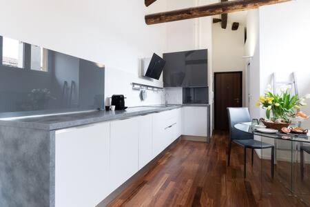 Charme Appartamento Immerso Tra Le Mura Bolognesi Extérieur photo
